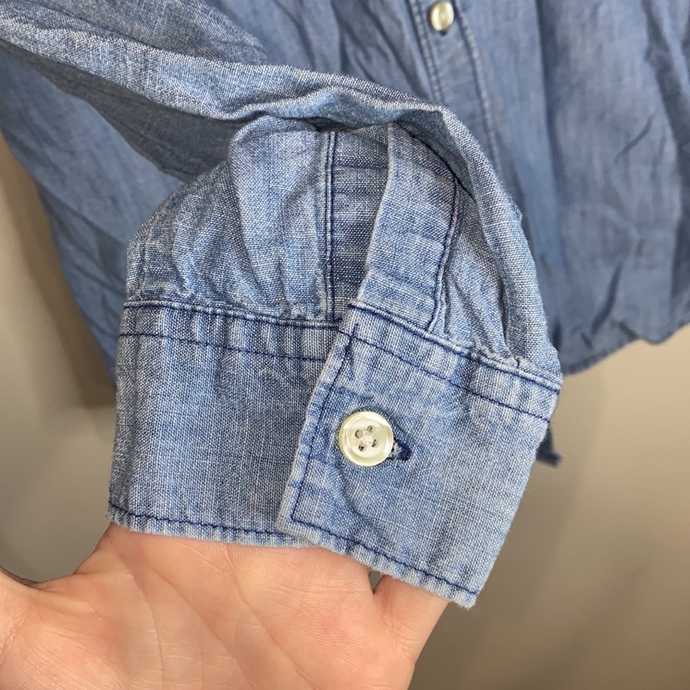 🎈Blue button up long sleeved top! - Picture 7 of 8